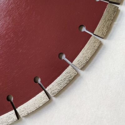 550mm Laser Diamond Concrete Saw Blades Untuk Pemotongan Lantai Beton Kering Atau Basah